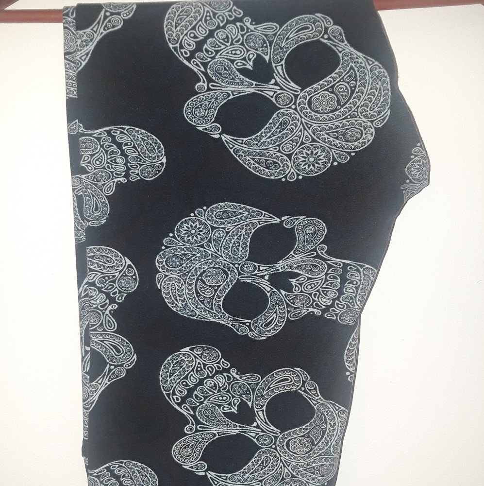 Lularoe paisley skull leggings🦄